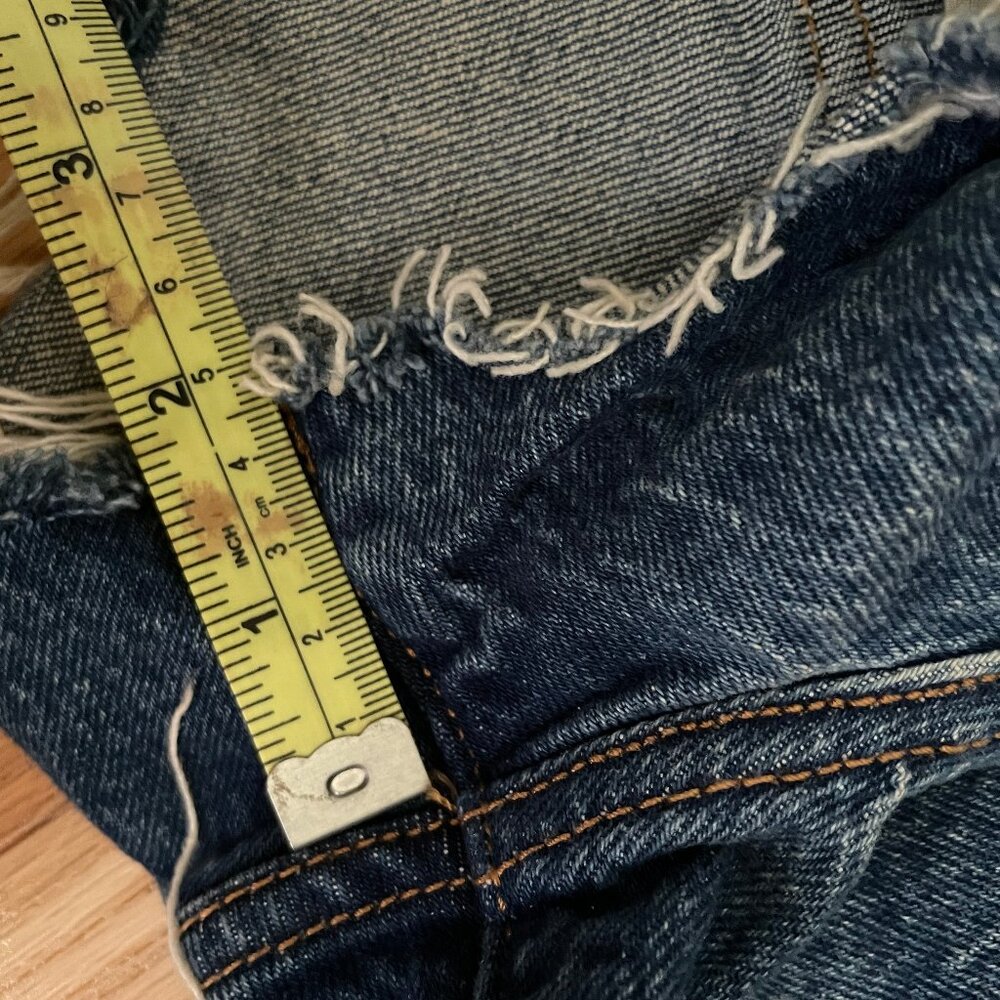 Levis Ribcage Shorts - Picture 8 of 8
